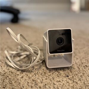 Petcube Pet Monitor Ultra HD WiFi Plug & Play Indoor Home Security Nanny Camera